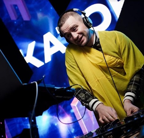 DJ